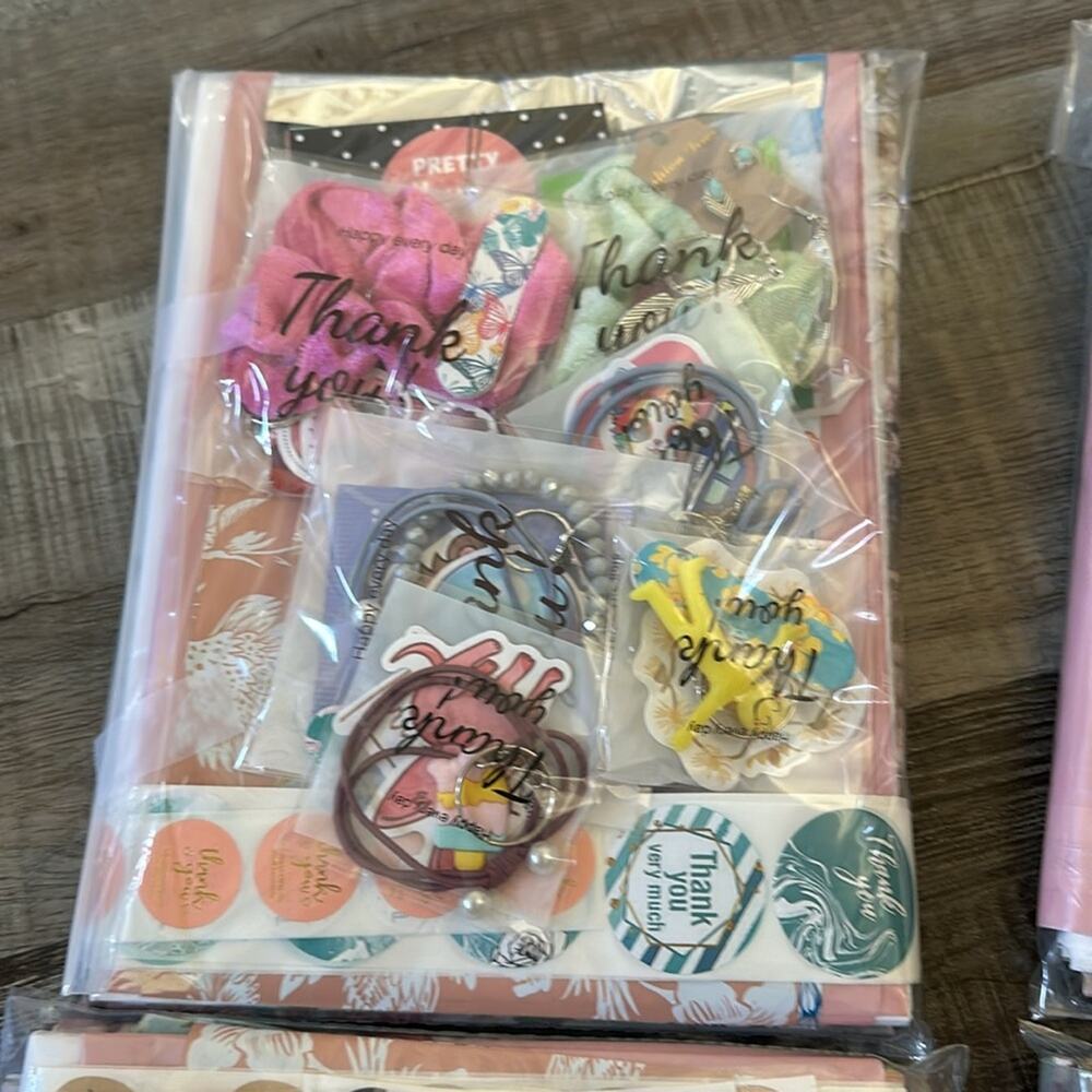 Mystery bag polymailers get 30 poly mailers 5 of 6 different patterns & prints - Picture 5 of 8